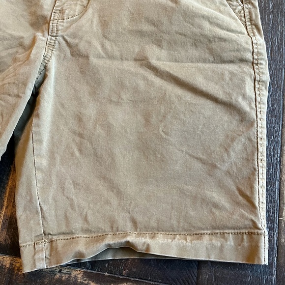 Aeropostale Men's Tan Flat Front Chino Shorts - Picture 2 of 7